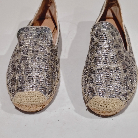 Vince Camuto Women\'s Animal Print Metallic Round ToeLeather Espadrilles Size 8.5